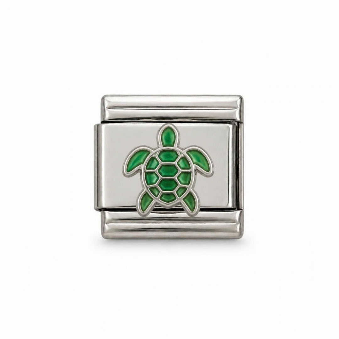 Charm Tartaruga NONNA em fundo branco